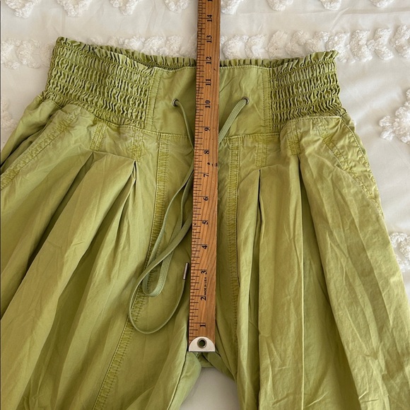 Anthropologie Green Smocked Waist cropped parachute pants size extra small - Picture 8 of 12